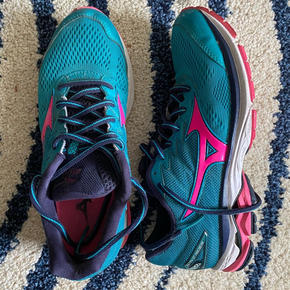 Women’s Mizuno Wave Rider 20 - size 8.5